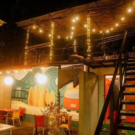 Hangover Hostels Mirissa Dış mekan fotoğraf