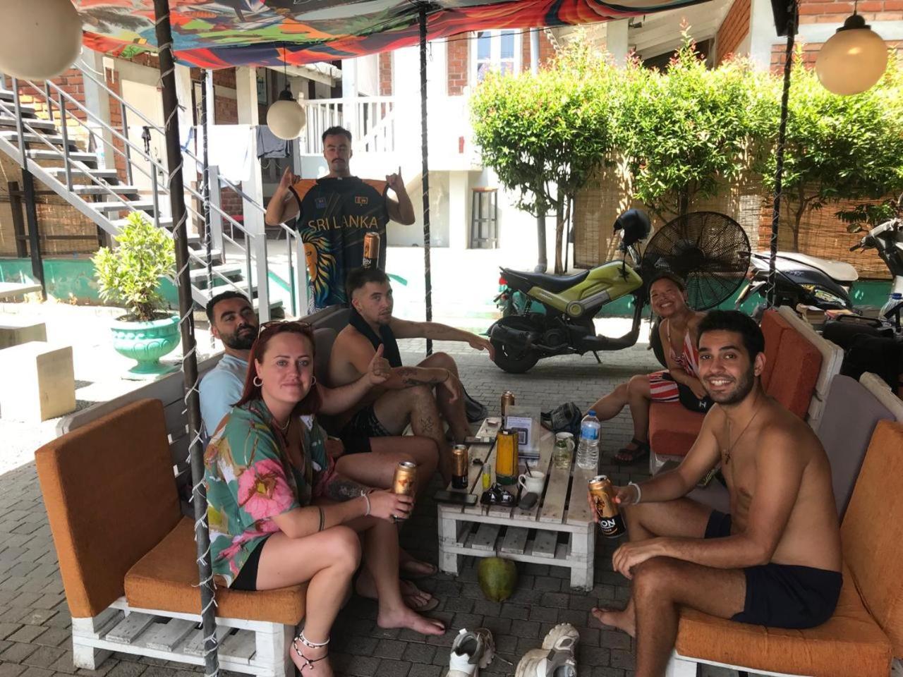 Hangover Hostels Mirissa Dış mekan fotoğraf