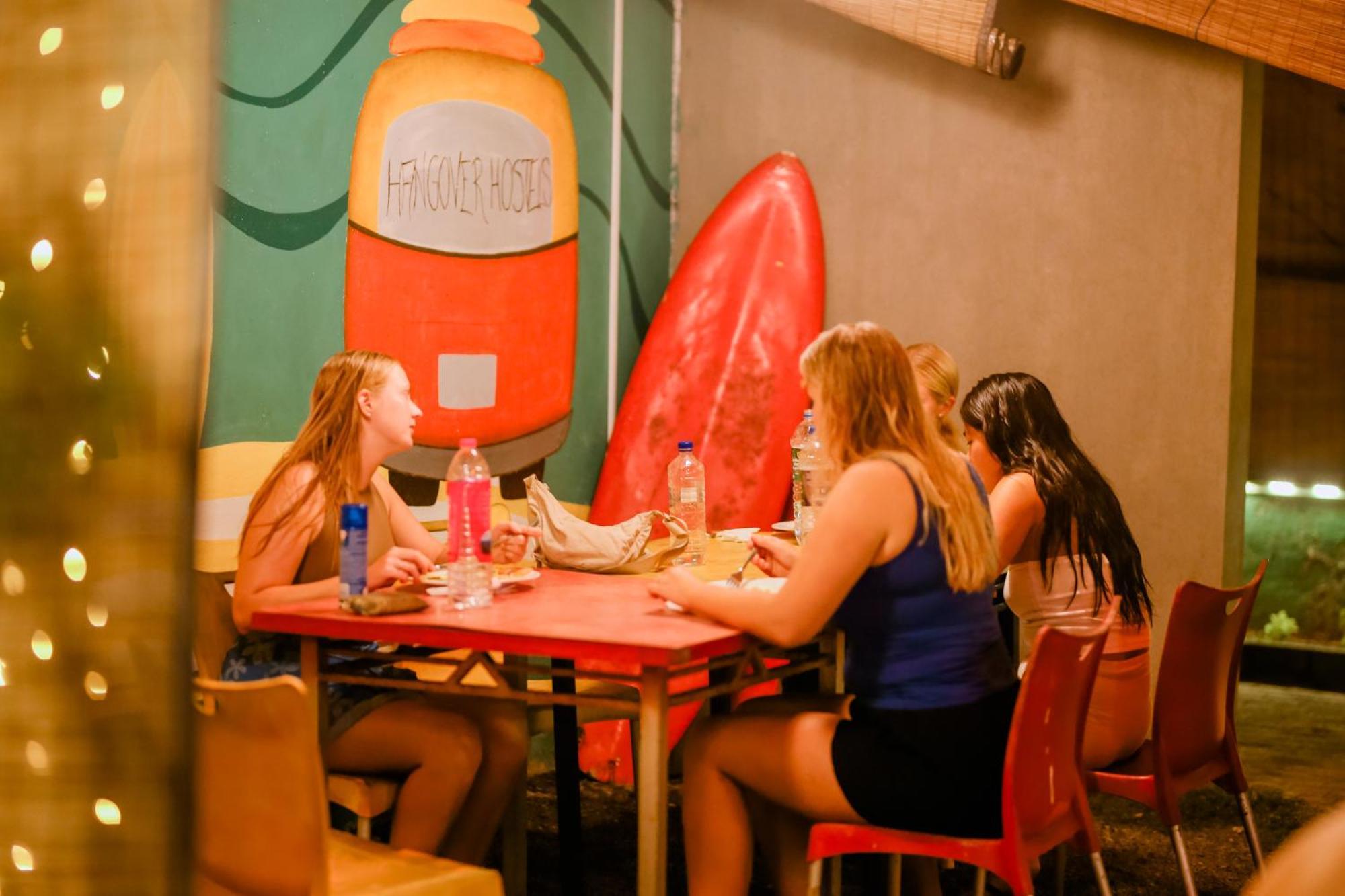 Hangover Hostels Mirissa Dış mekan fotoğraf