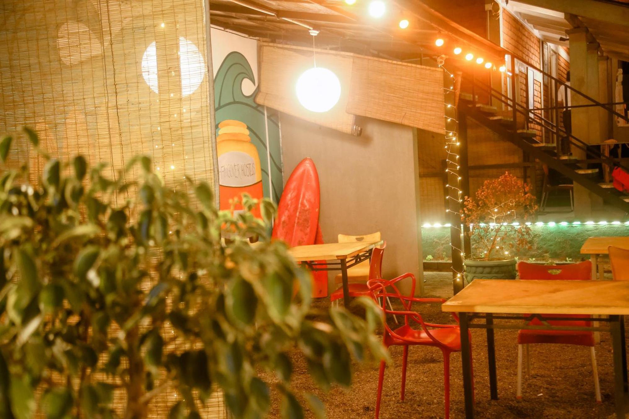Hangover Hostels Mirissa Dış mekan fotoğraf
