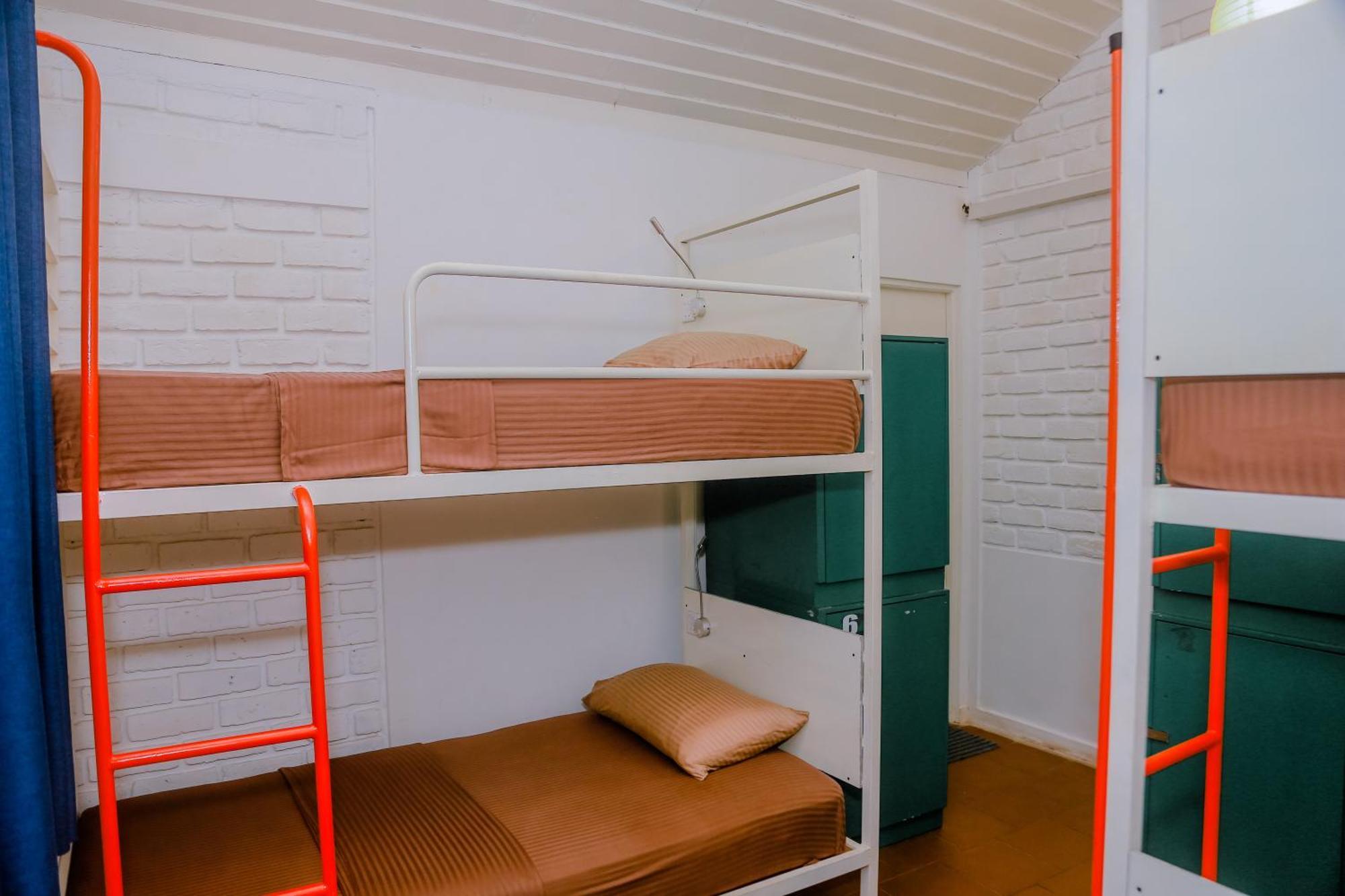 Hangover Hostels Mirissa Dış mekan fotoğraf