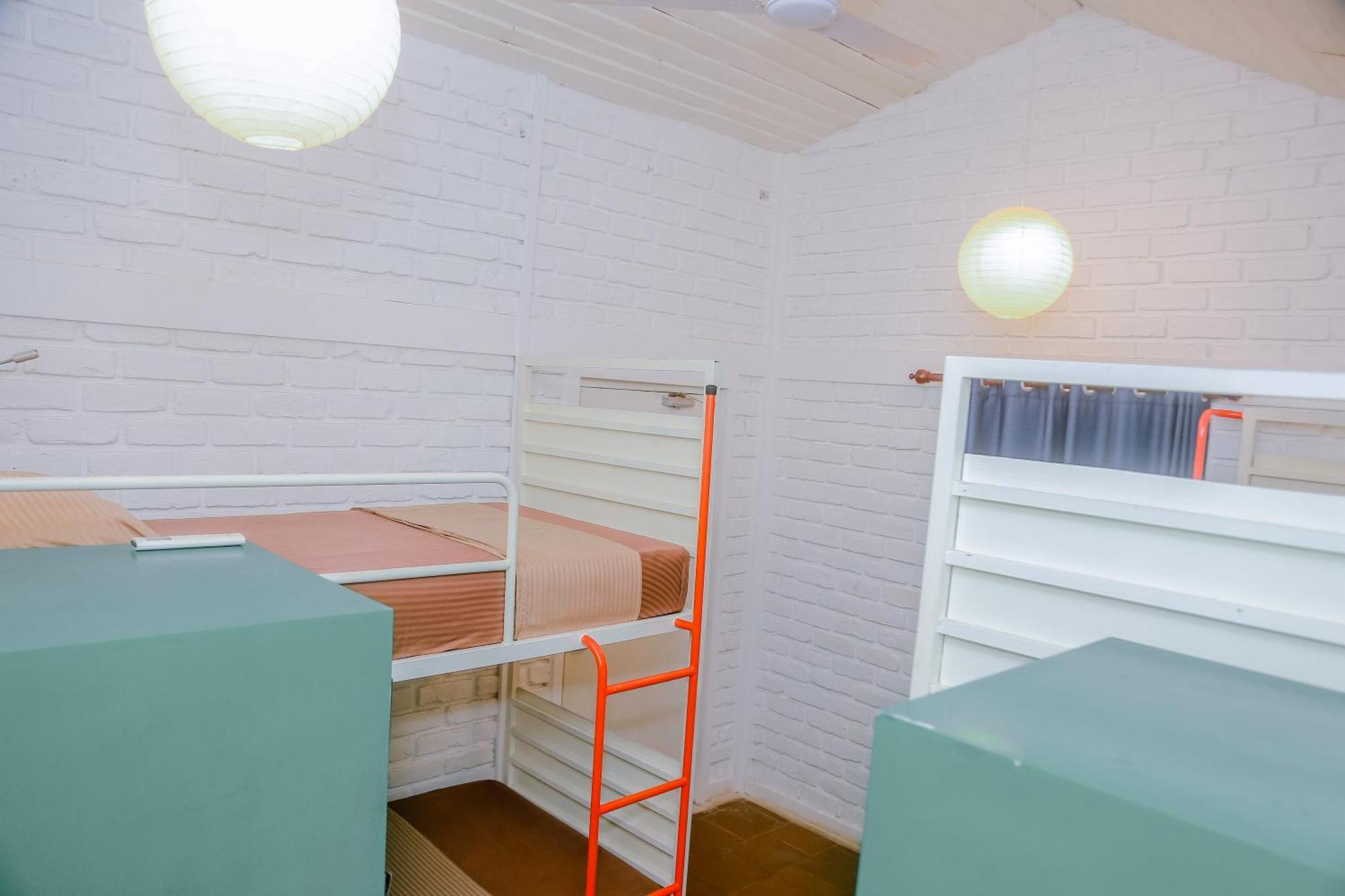 Hangover Hostels Mirissa Dış mekan fotoğraf